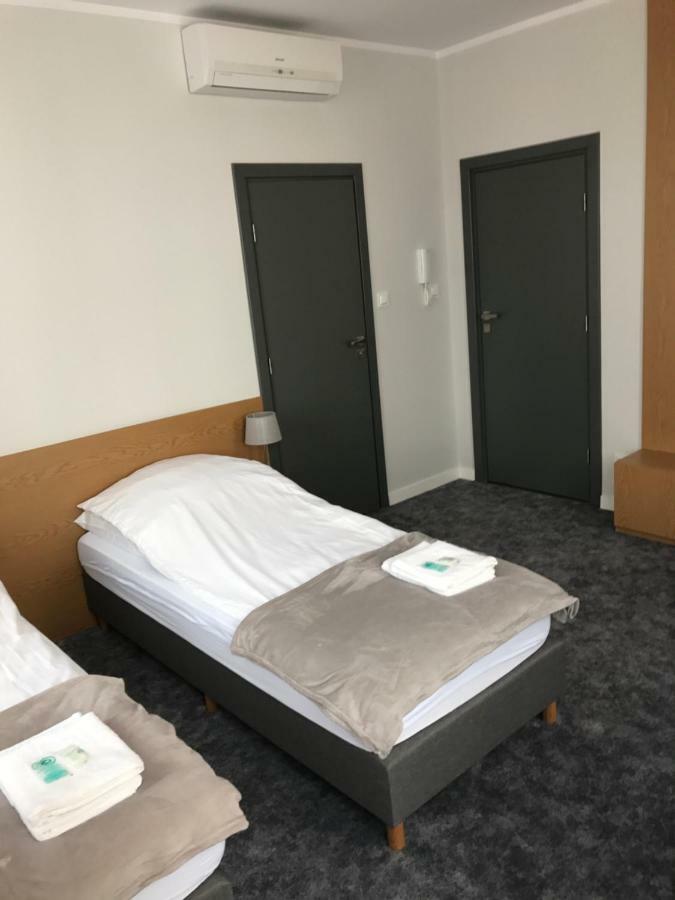 7 Rooms Mtp 波兹南 外观 照片