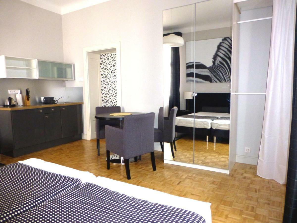 7 Rooms Mtp 波兹南 外观 照片