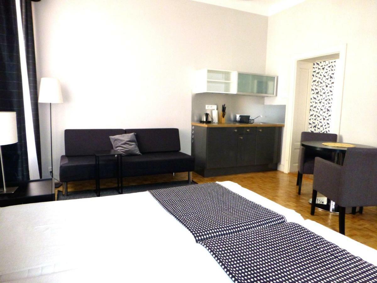 7 Rooms Mtp 波兹南 外观 照片