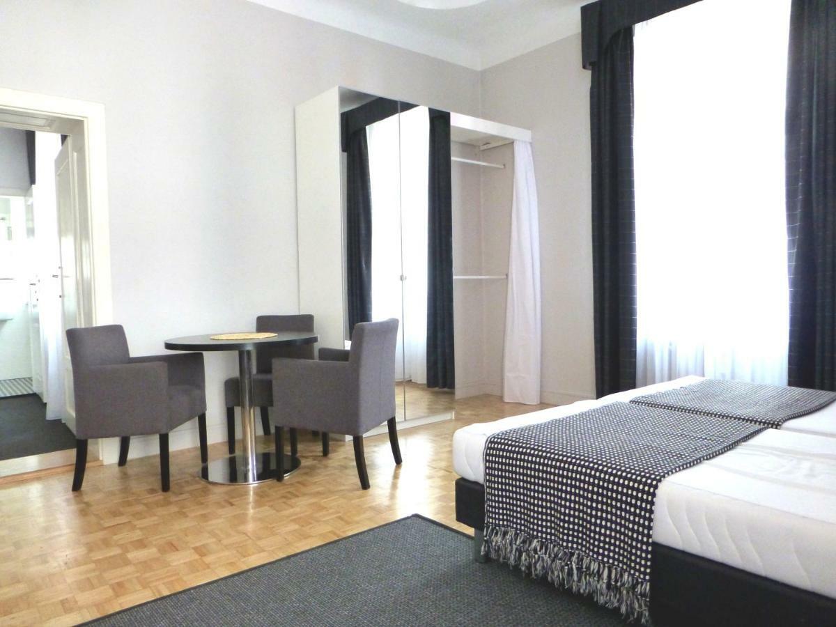 7 Rooms Mtp 波兹南 外观 照片