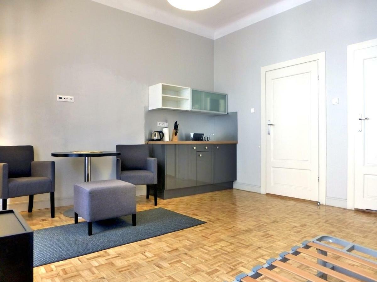 7 Rooms Mtp 波兹南 外观 照片